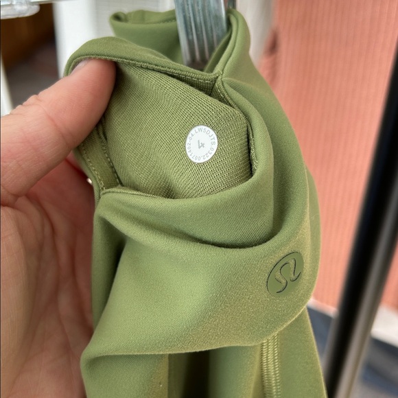 Lululemon InStill High-Rise. Size 4. 25" inseam.Double lined.Excellent Condition - Picture 3 of 6